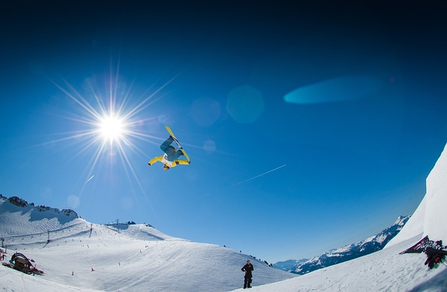 Co jest bardziej urazowe narty czy snowboard? Co jest bardziej urazowe narty czy snowboard?