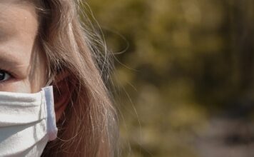 Czy żabka sprzedaje maseczki?