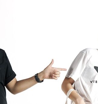 Jaki T-shirt pod koszulę?